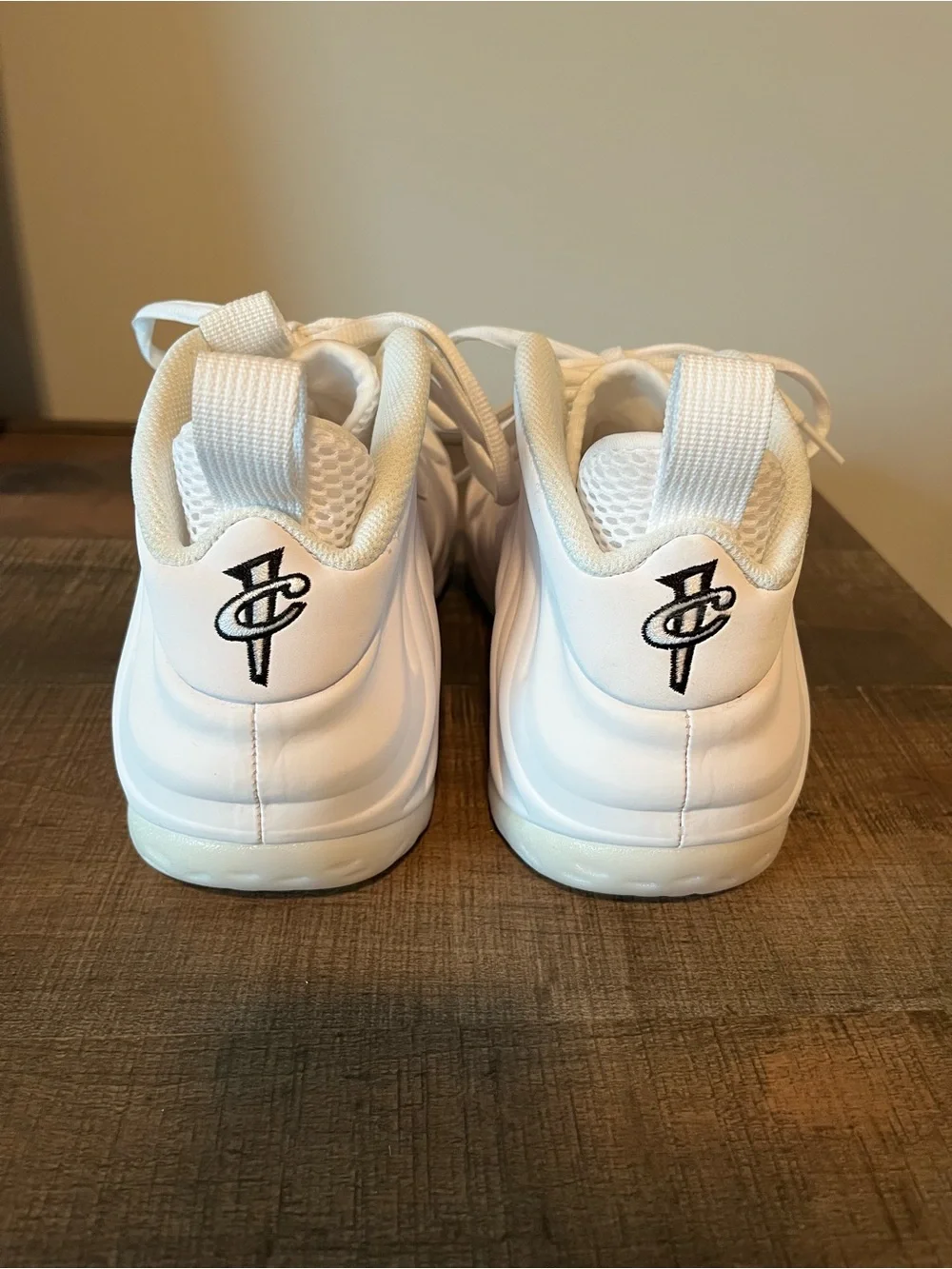 Nike Air Foamposite One Triple White HJ5195-100‎ Men's Size 9